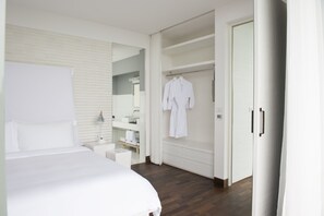 2 Bedrooms Pool Villa | Sábanas de algodón egipcio, ropa de cama de alta calidad, minibar