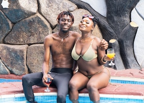 Outdoor pool - MJ Grand Hotel (Accra)