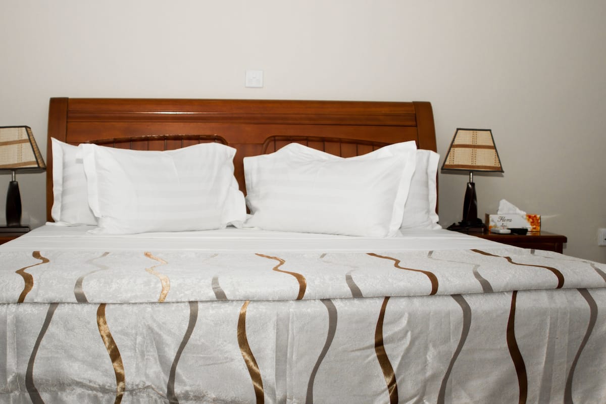 Family Room | Minibar, in-room safe, desk, iron/ironing board (on request)
