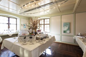 Tägliches inbegriffenes Frühstücksbuffet