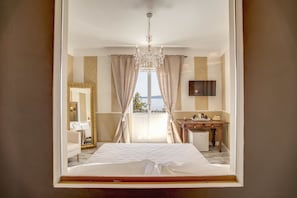 Junior Suite, Terrace, Lake View | Minibar, in-room safe, individually decorated, individually furnished - Borgo Vistalago (Trevignano Romano)