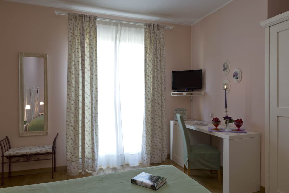 Minibar, una cassaforte in camera, una scrivania, insonorizzazione