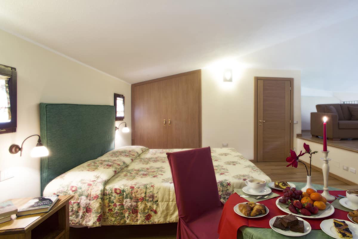Suite familiare | Minibar, una cassaforte in camera, una scrivania, insonorizzazione