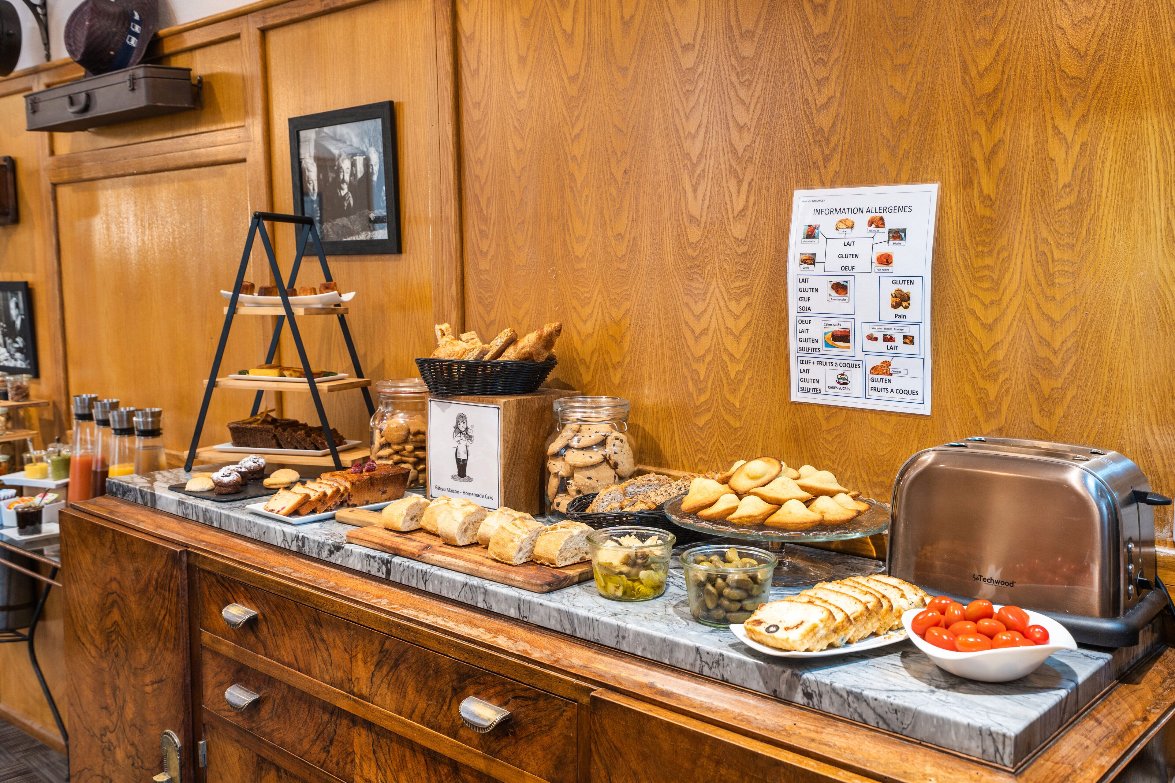 Petit déjeuner buffet servi tous les jours en supplément