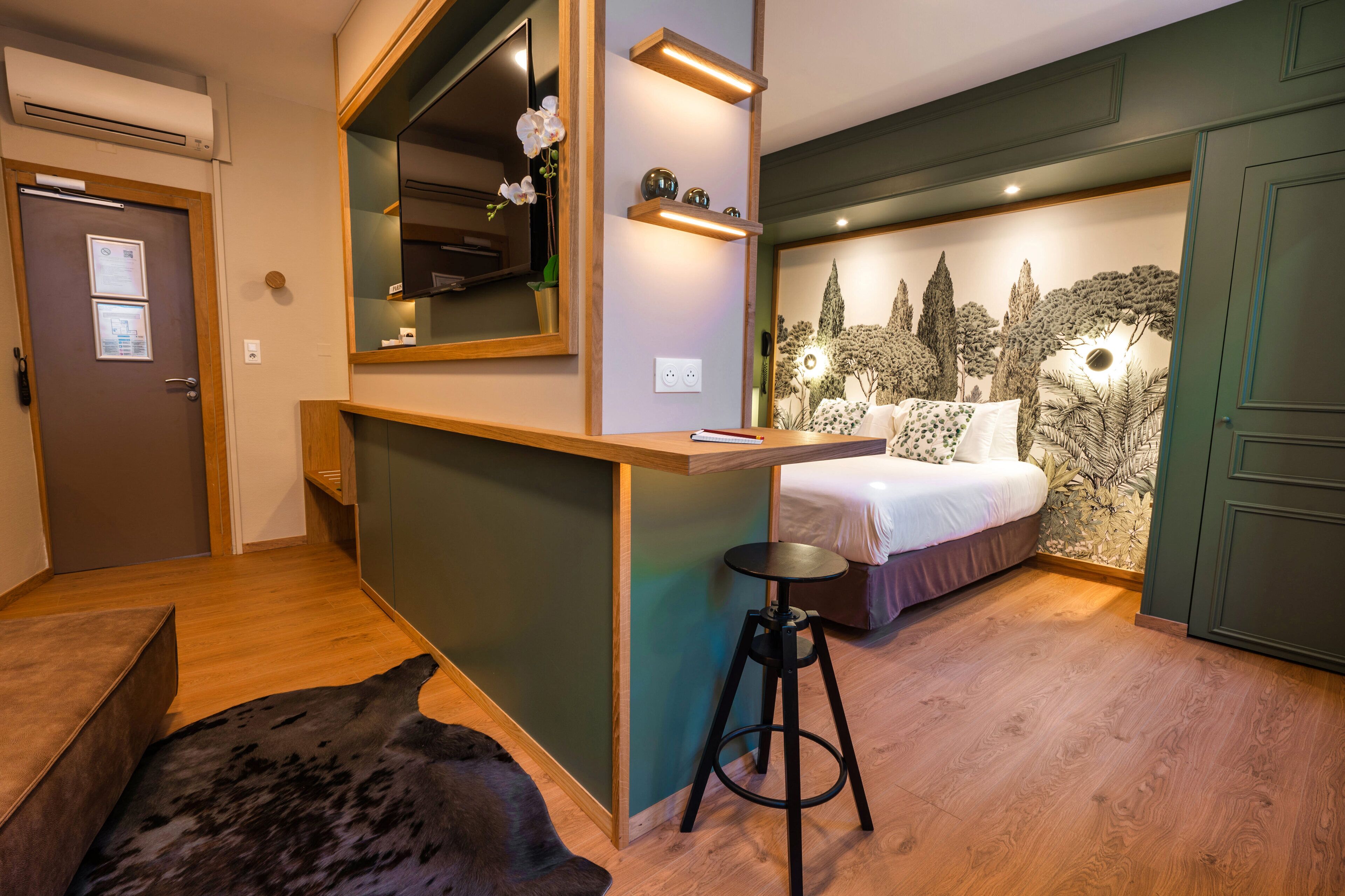 Premium Room | Premium bedding, individually decorated, individually furnished, desk