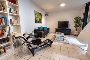 アパートメント | リビング エリア | 薄型テレビ