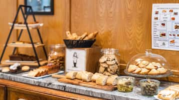 Petit déjeuner buffet servi tous les jours en supplément