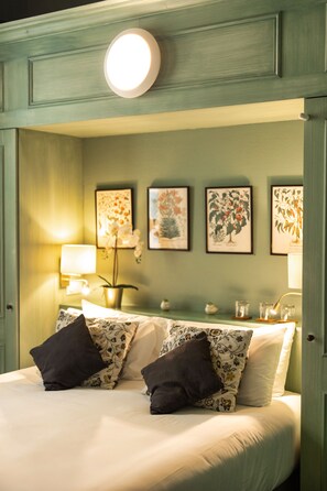 Deluxe Triple Room | Premium bedding, individually decorated, individually furnished, desk - Garlande Hotel Avignon Centre (Avignon)