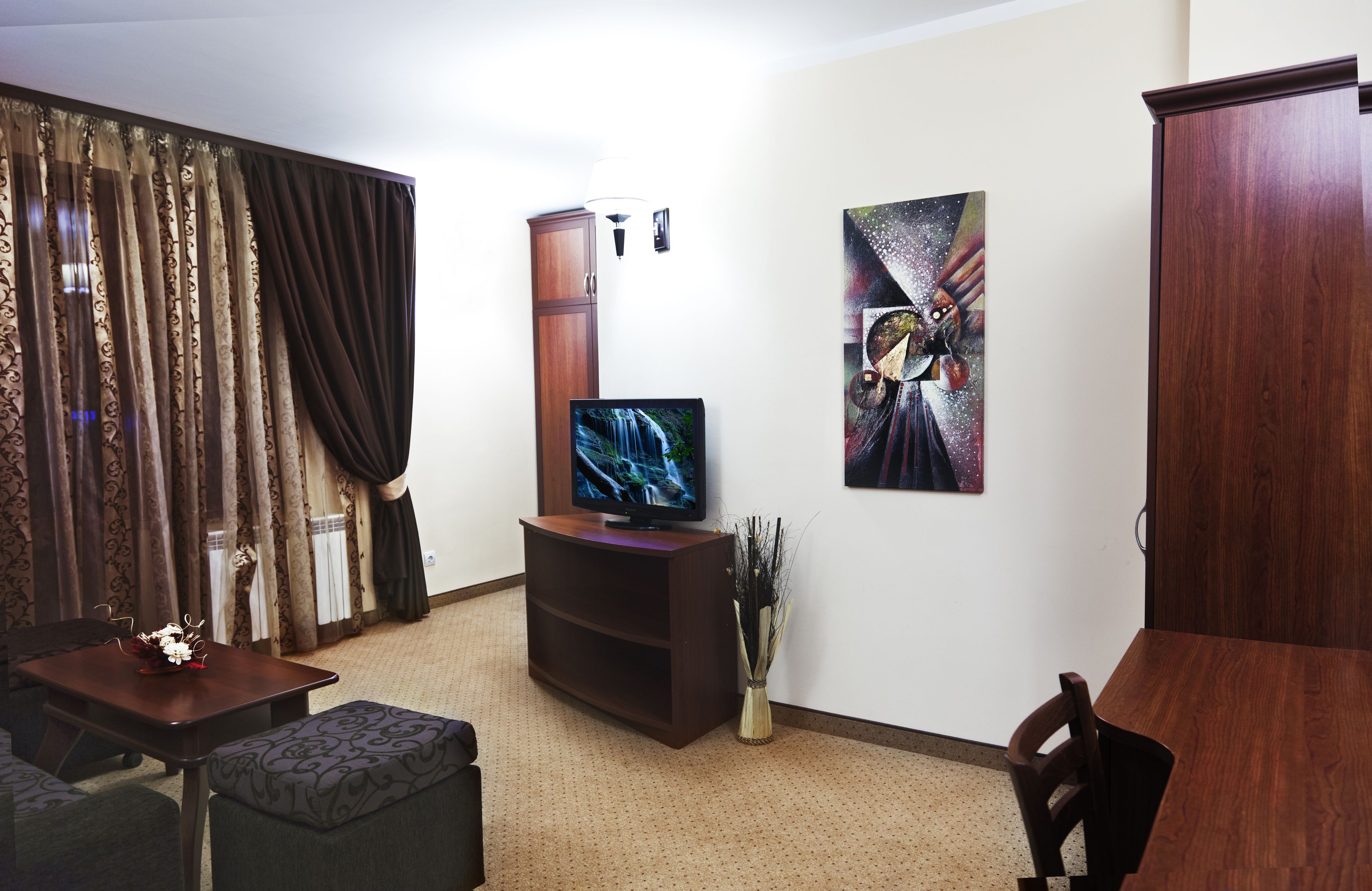 32-inch lcd tv with digital channels, tv