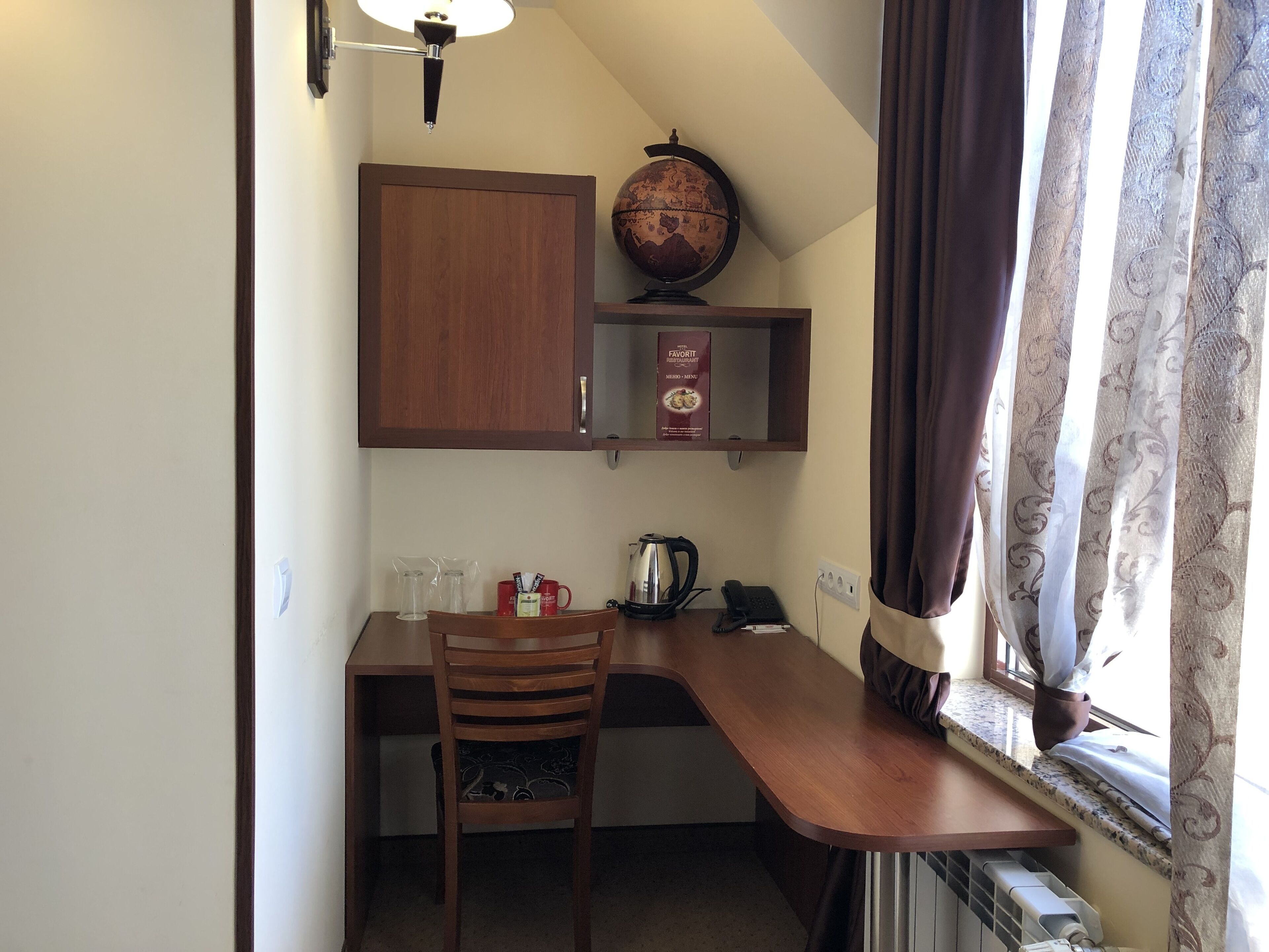 suite executive | living area | 32-inch lcd tv with digital channels, tv