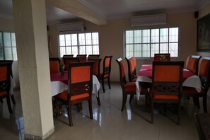 Breakfast, lunch, dinner served; local and international cuisine