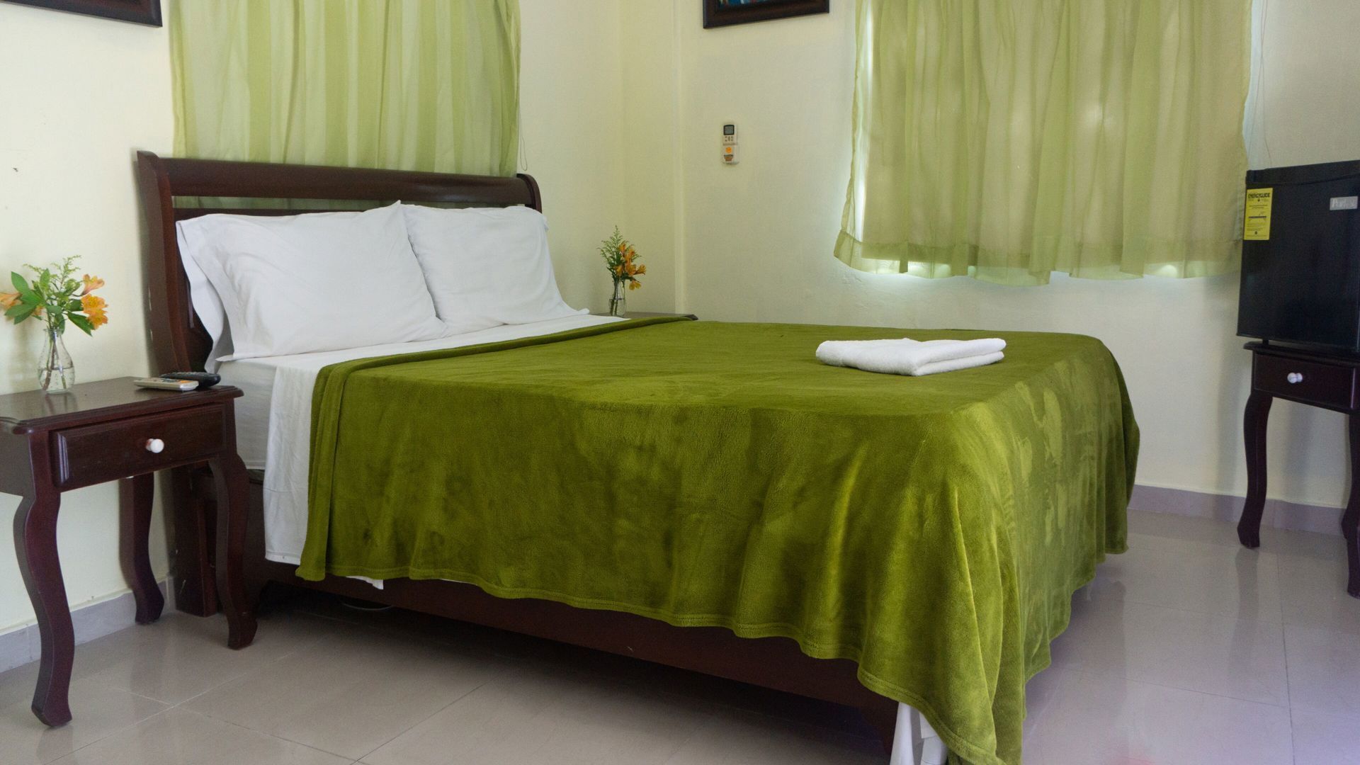 Down comforters, in-room safe, desk, soundproofing