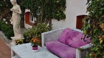 Executive Suite Apartment Quadruple | Terrace/patio