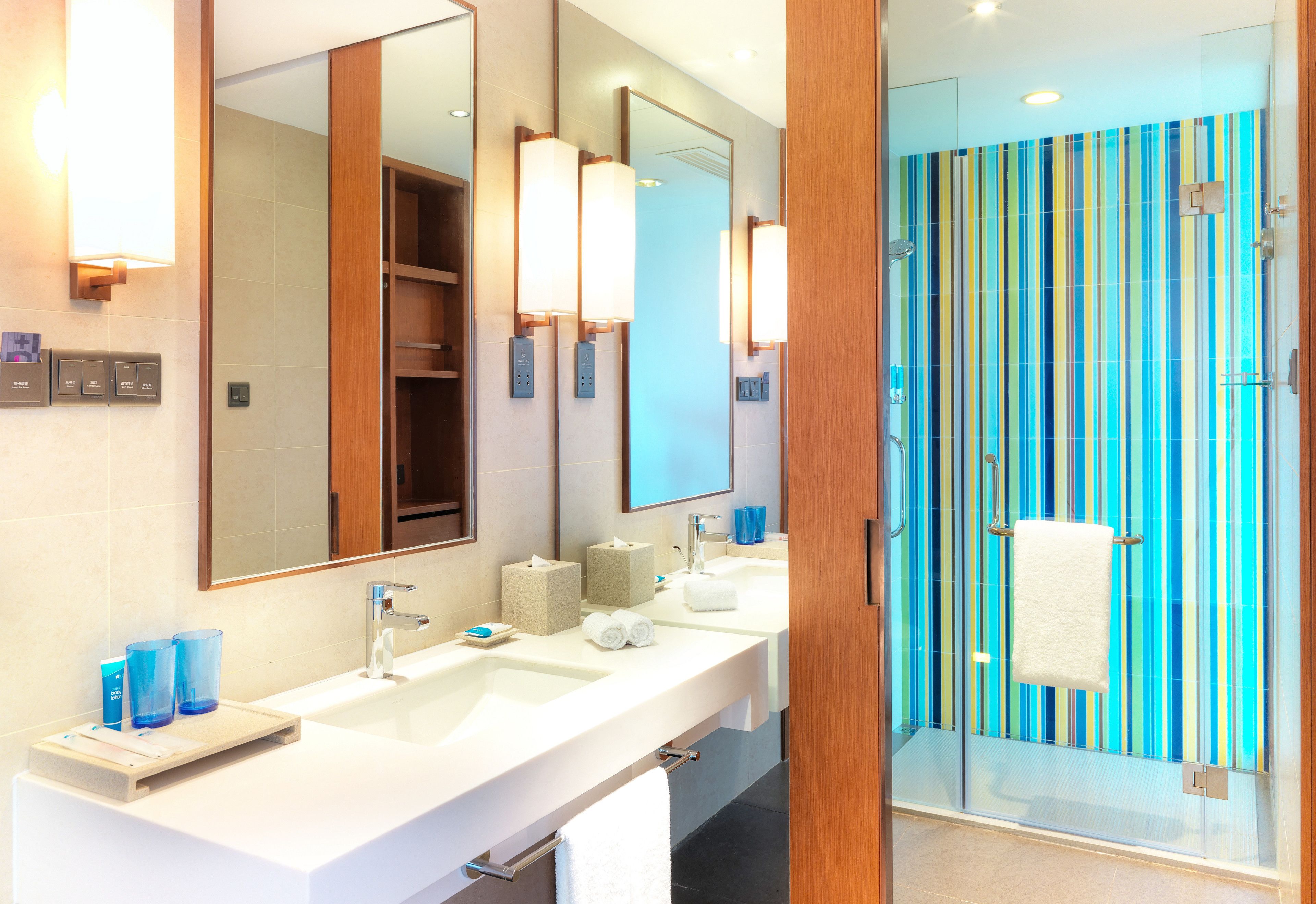 separate bathtub and shower, deep-soaking bathtub, rainfall showerhead