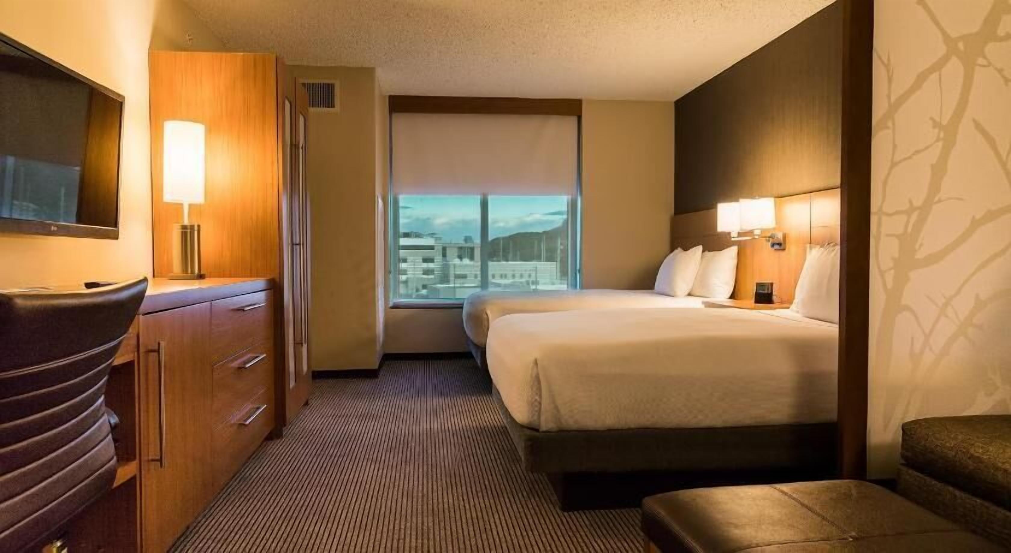 Premium bedding, in-room safe, desk, soundproofing