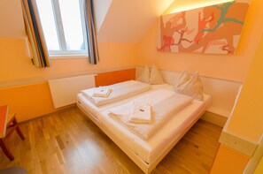 In-room safe, individually decorated, individually furnished, desk - JUFA Hotel Hochkar (Goestling an der Ybbs)