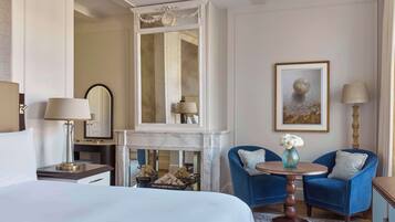 Luxe beddengoed, een minibar, een kluis op de kamer, een bureau