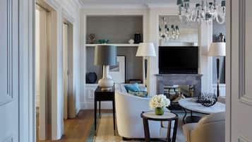 Luxury Suite, 1 King Bed (Brentano) | Living area