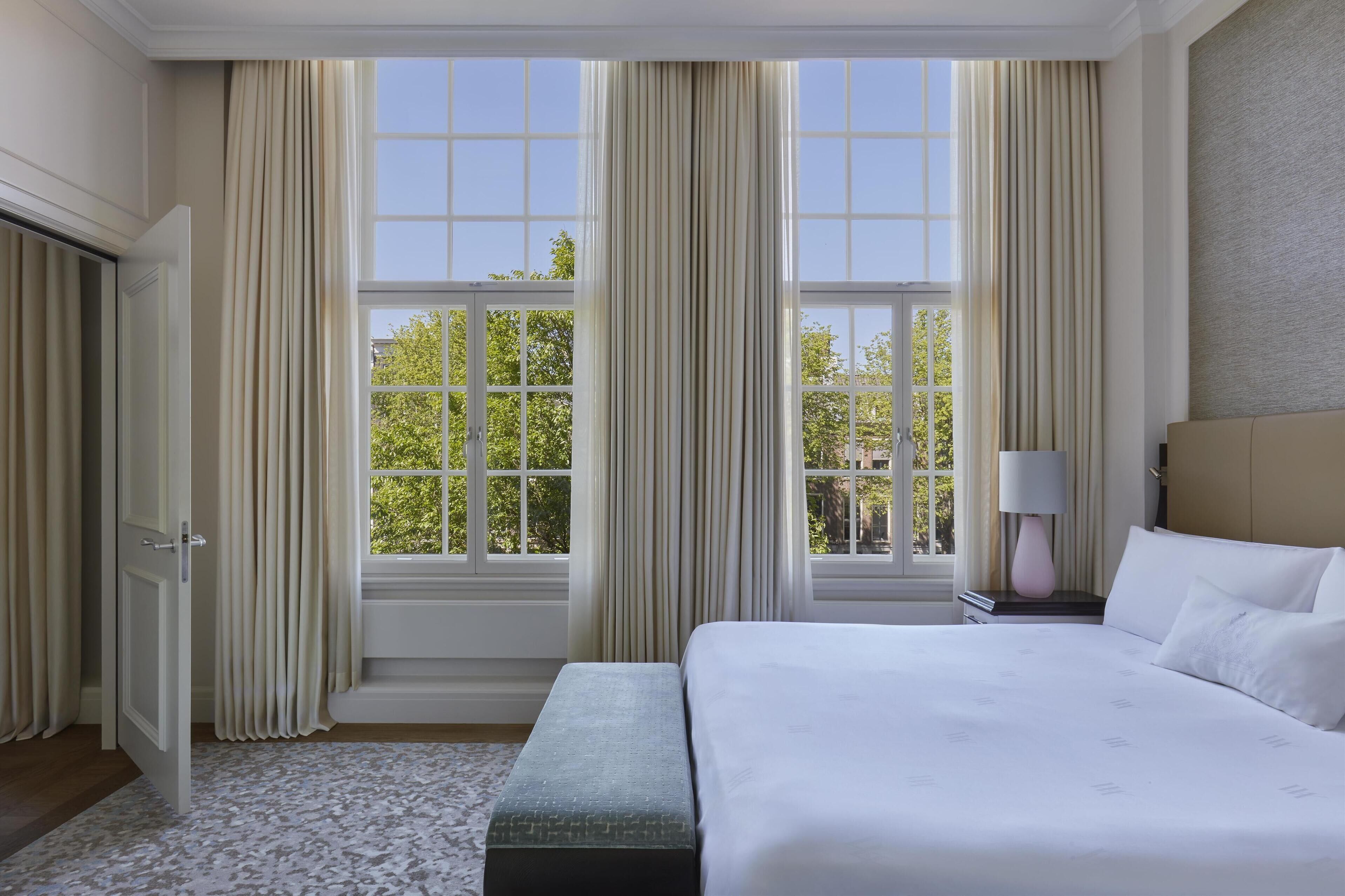 luxury suite, 1 king bed (backer suite) | 1 bedroom, premium bedding, minibar, in-room safe