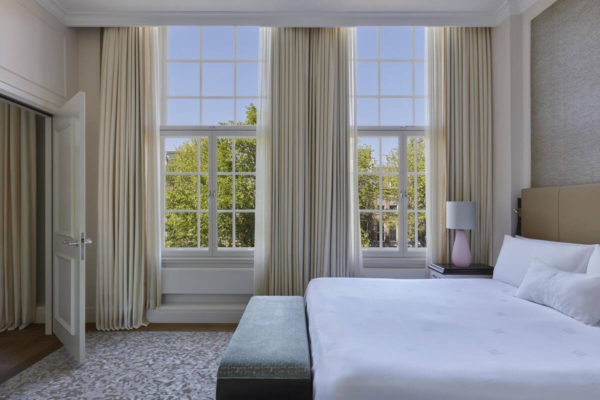 luxury suite, 1 king bed (backer suite) | 1 bedroom, premium bedding, minibar, in-room safe