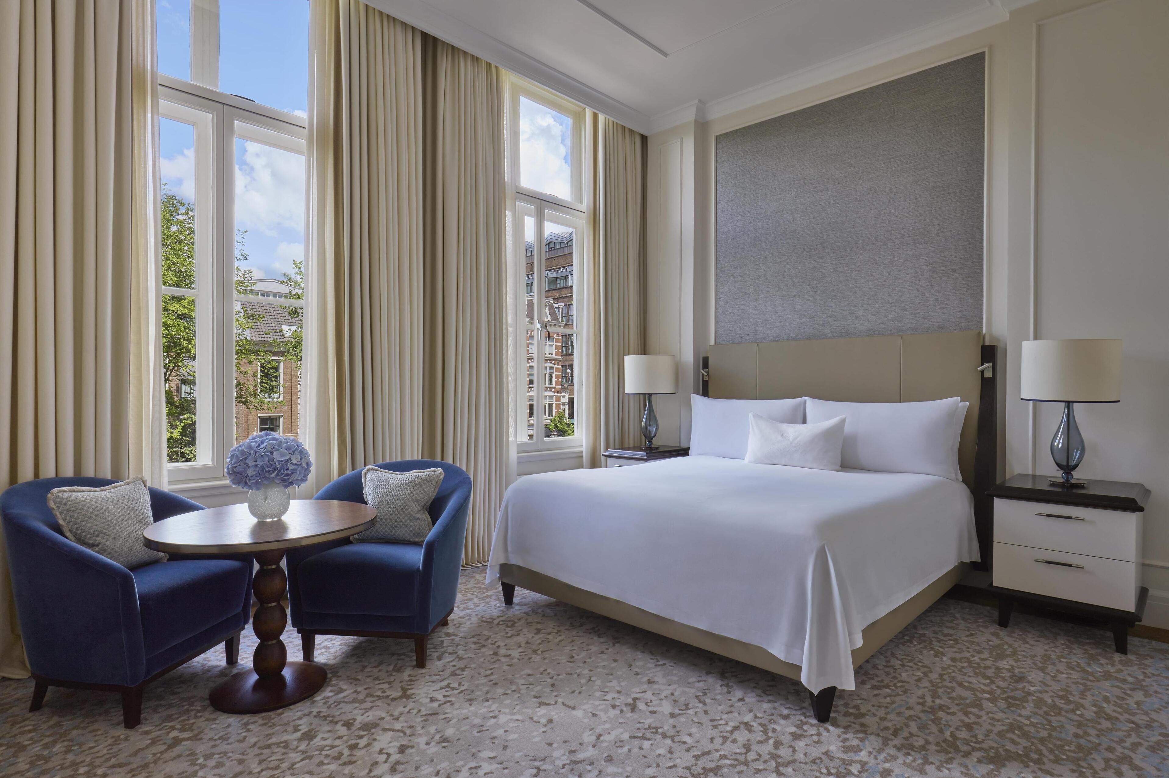 Ropa de cama de alta calidad y minibar 