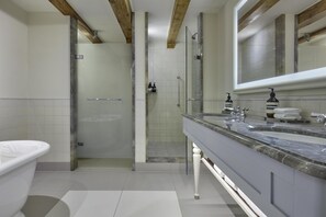 Loft, 1 King Bed | Bathroom shower - Waldorf Astoria Amsterdam (Amsterdam)