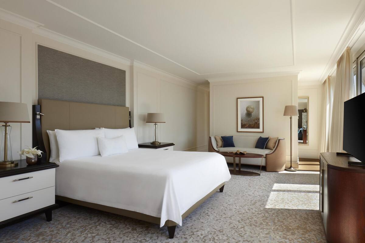 Premium bedding, minibar, in-room safe, desk
