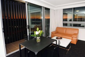 Executive Apartment, 1 Bedroom | In-room safe, desk, iron/ironing board, cots/infant beds - Oaks Gladstone Grand Hotel (Gladstone)