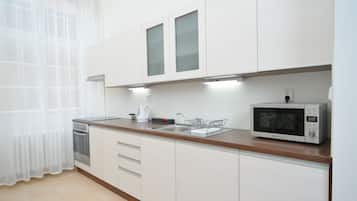 Apartment, 3 Bedrooms | Private kitchen