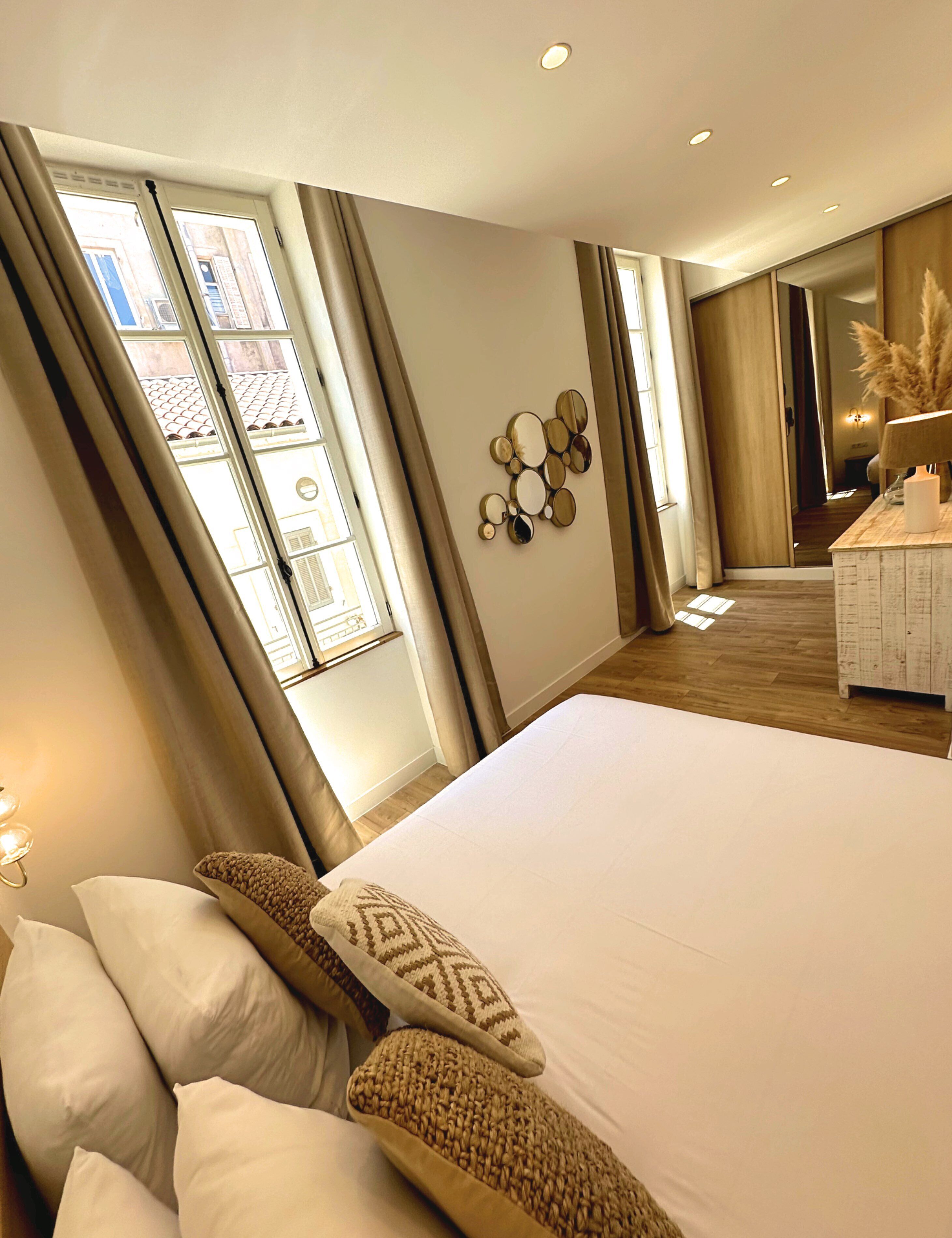 Matelas mémoire de forme, coffres-forts dans les chambres