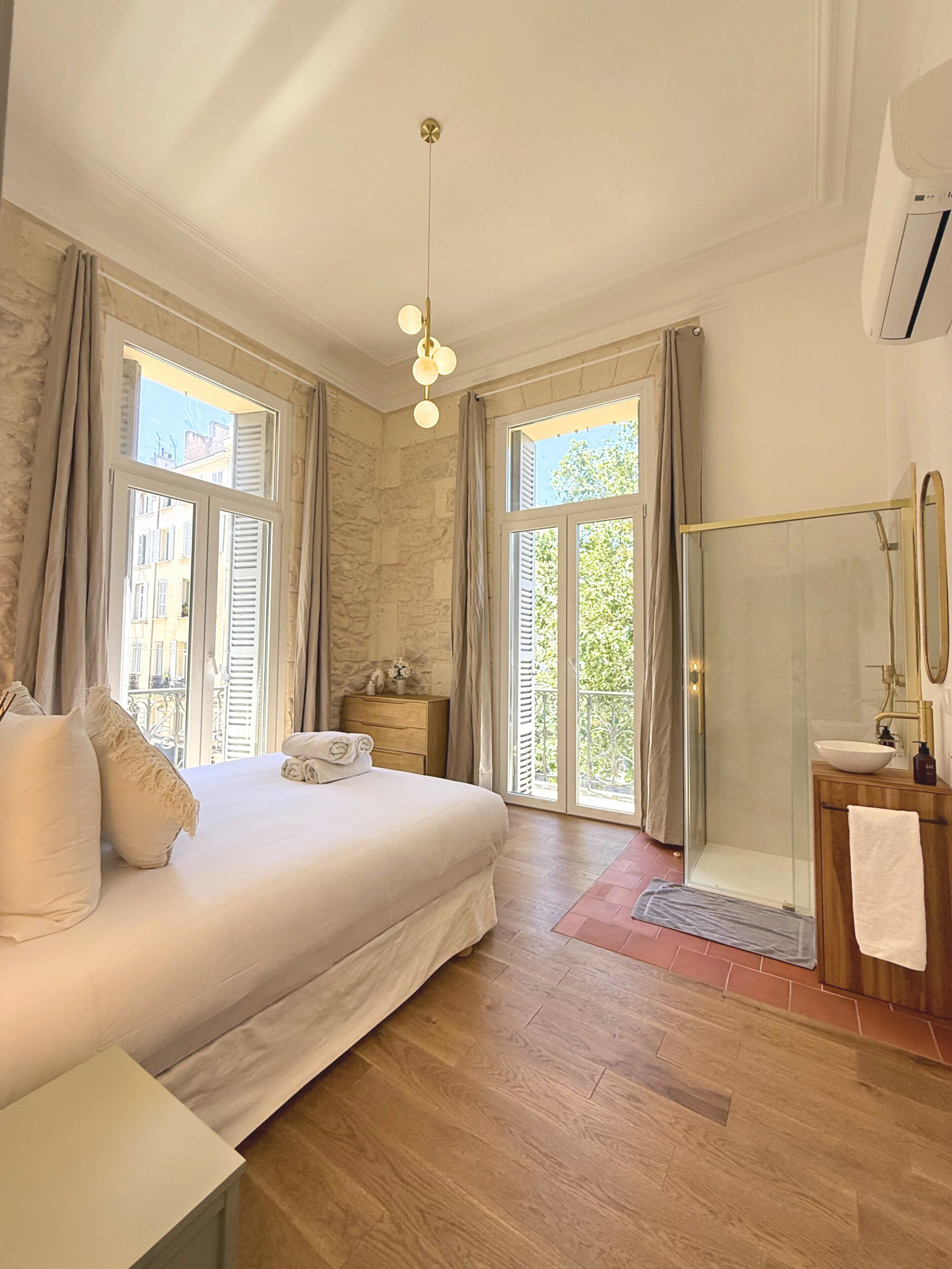 Elite-Penthouse | Betten mit Memory-Foam-Matratzen, Zimmersafe, individuell dekoriert