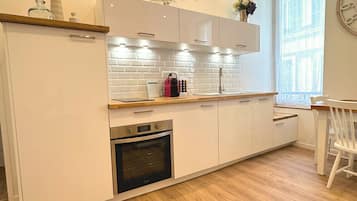 Deluxe Apartment, 1 Queen Bed | Private kitchen | Full-sized fridge, microwave, oven, stovetop