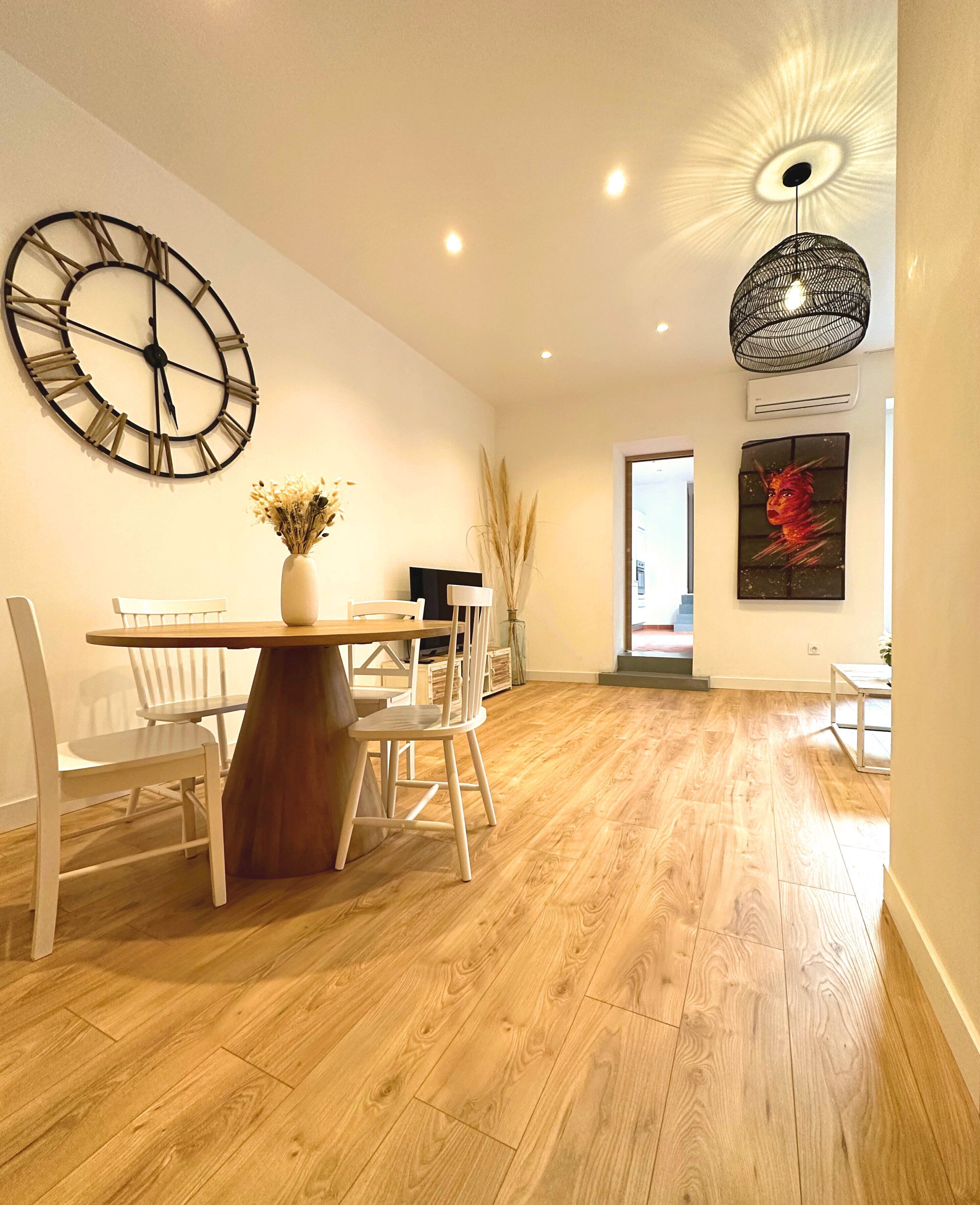 Appartement Le Vacon 1 | Living area | 40-inch flat-screen TV with cable channels, TV