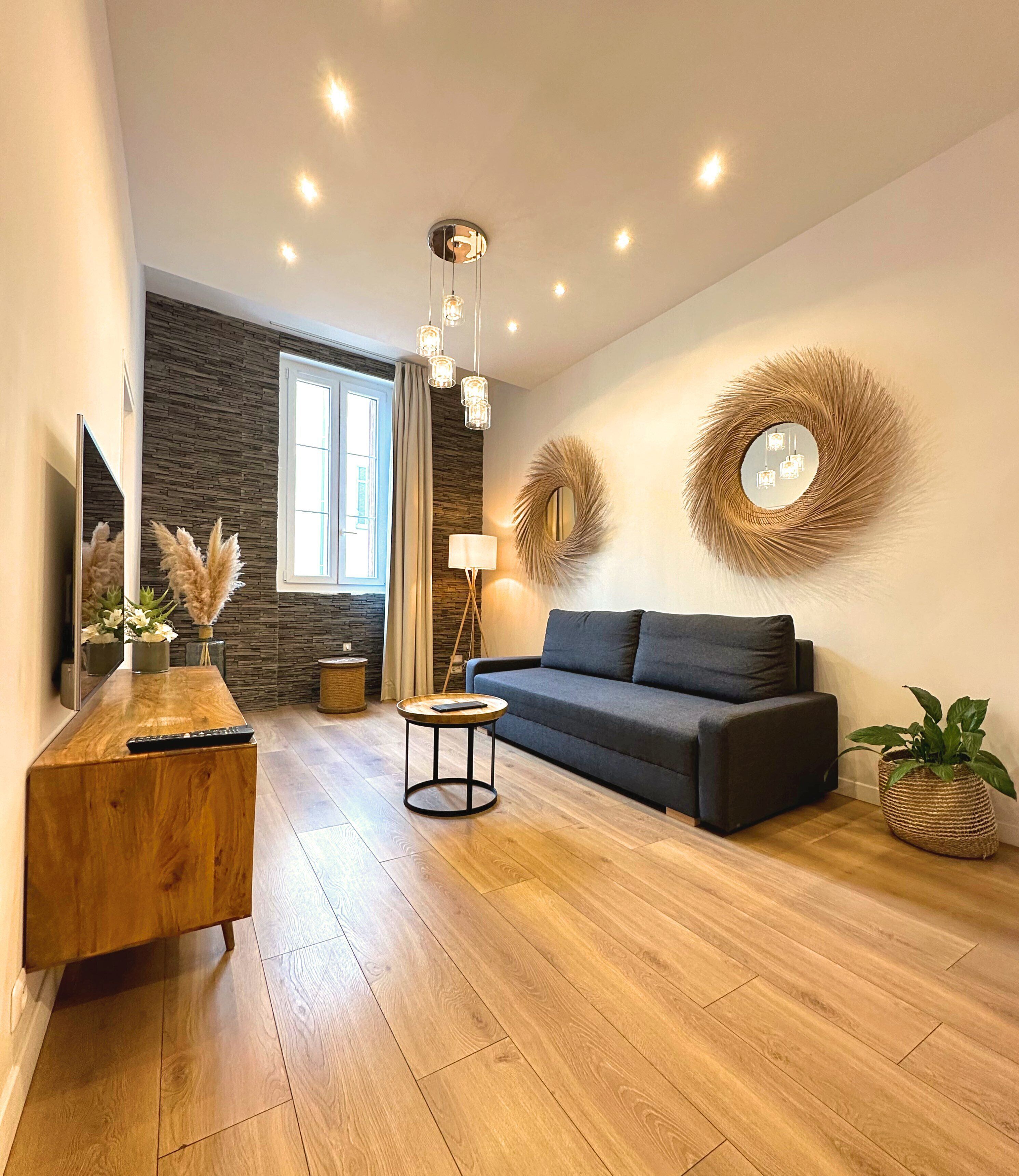 Appartement Le Vacon 3 | Living area | 40-inch flat-screen TV with cable channels, TV