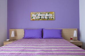 Minibar, desk, iron/ironing board, cots/infant beds - Vado al Massimo (Palermo)