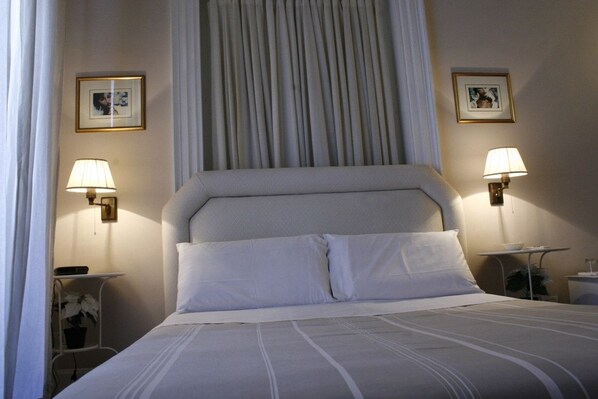 Minibar, Schreibtisch, kostenloses WLAN