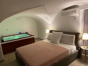 Minibar, desk, free WiFi - Acquadellarte B&B Catania (Catania)