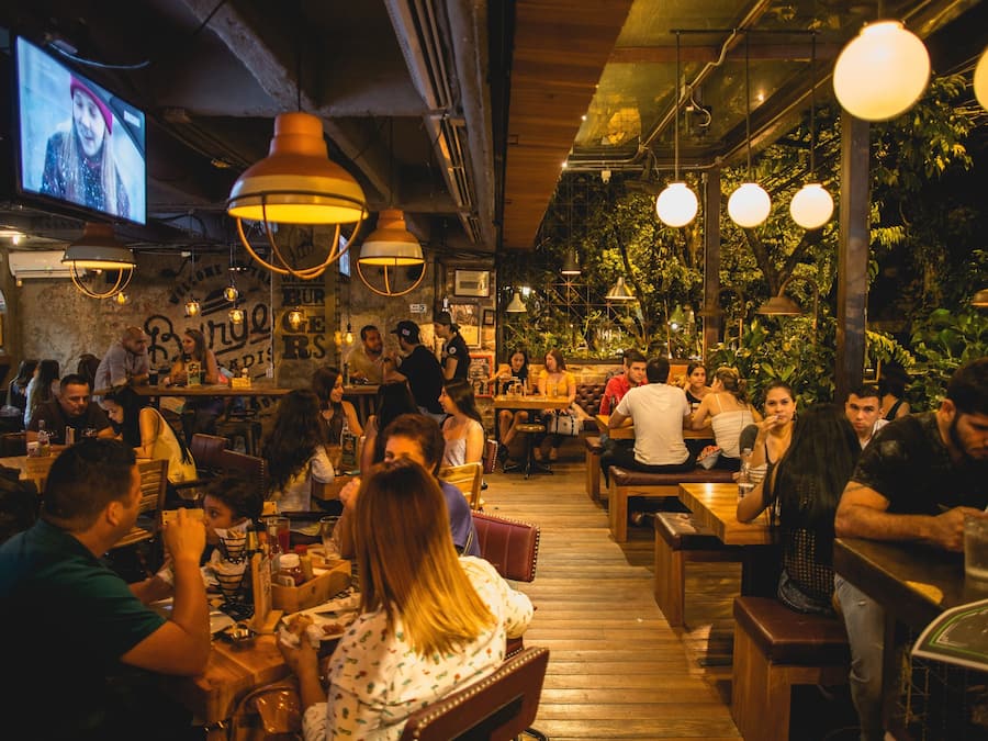 2 restauranter, frokost, lunsj og middag serveres, tyrkiske retter