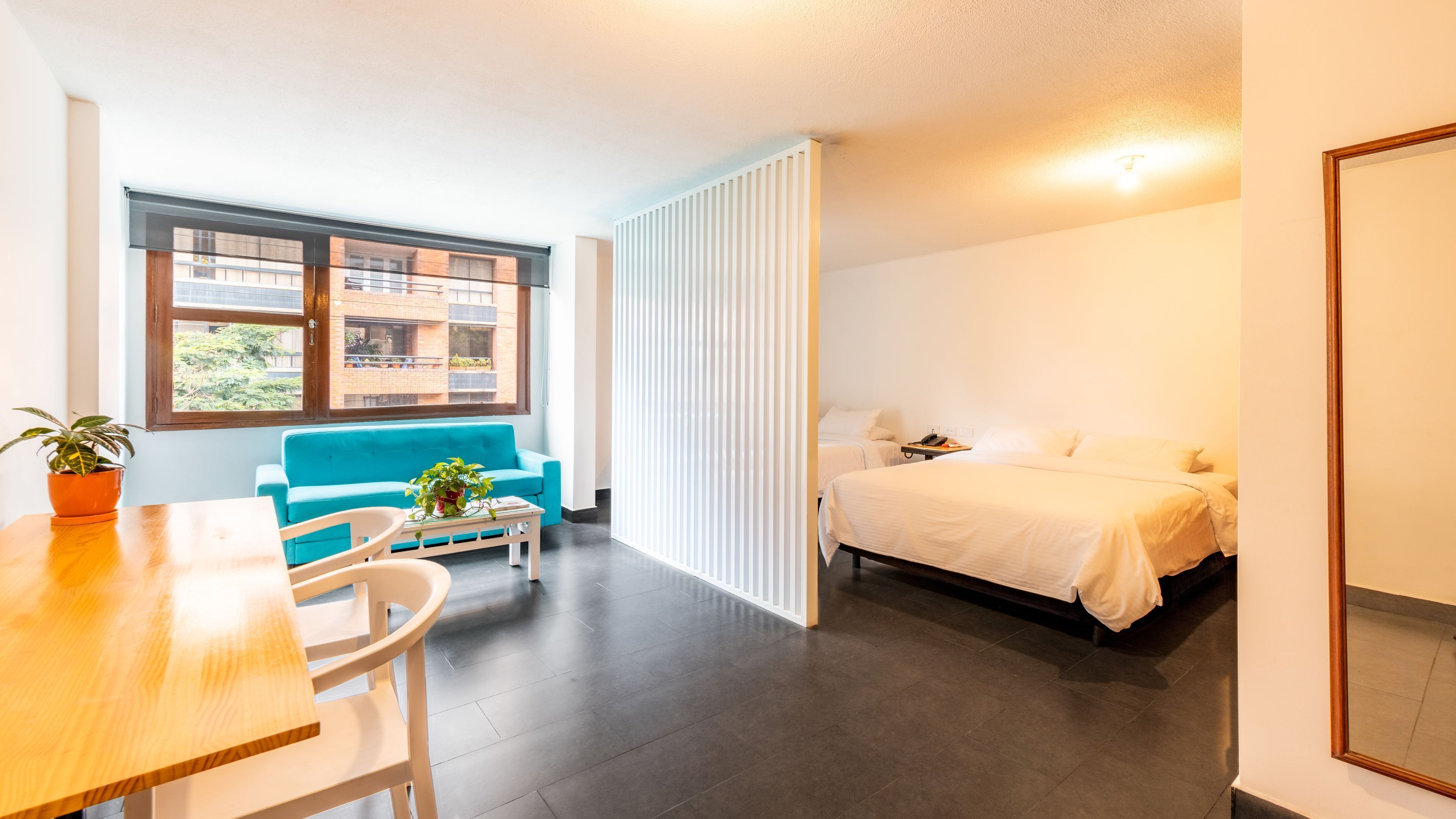 Sengetøy av topp kvalitet, minibar, safe på rommet og blendingsgardiner