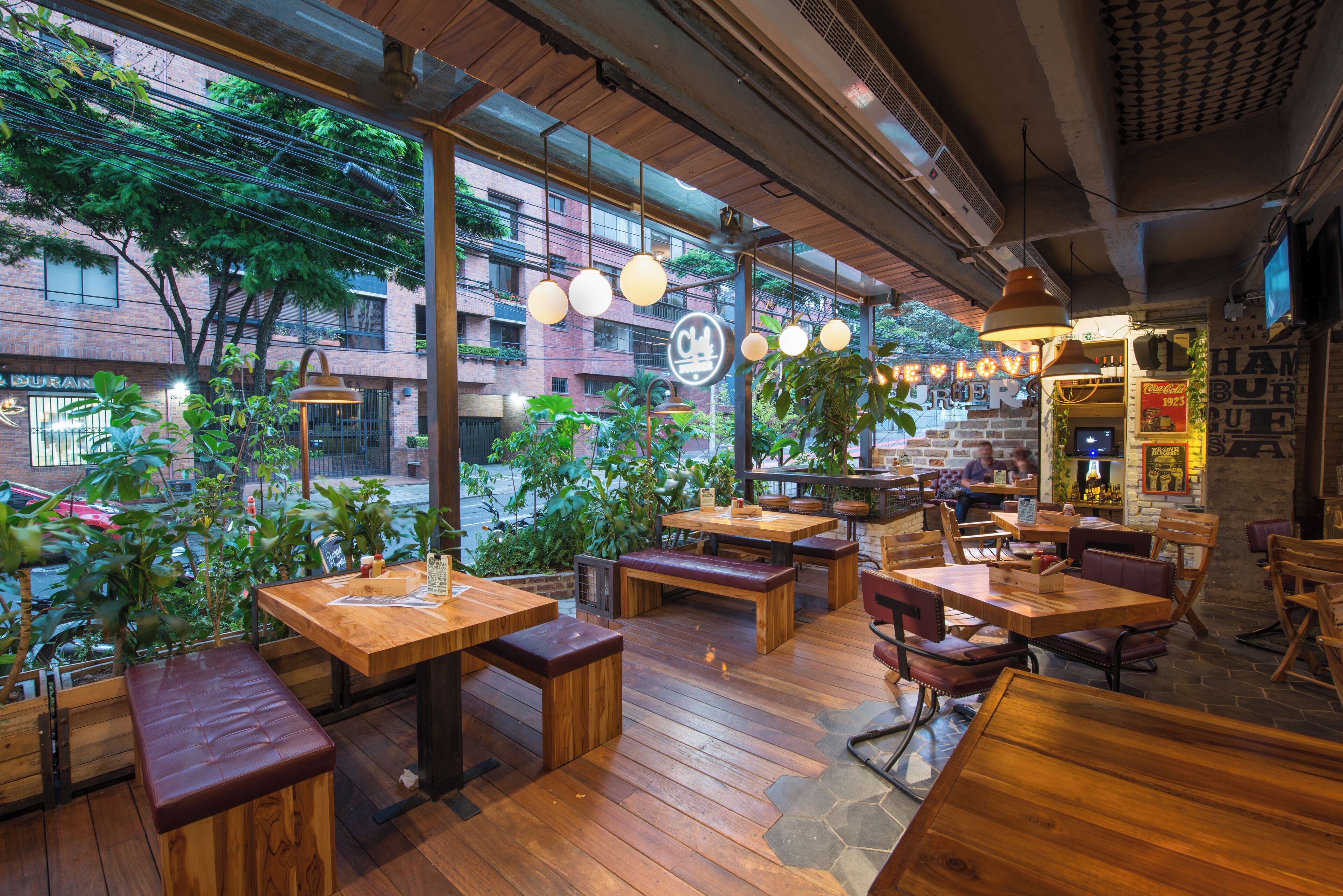 2 restaurants, breakfast, lunch, dinner served; Turkish cuisine 