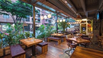 2 restaurants, breakfast, lunch, dinner served; Turkish cuisine