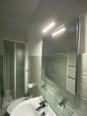Comfort Apartment, 1 Bedroom, Air conditioning, Sea View | Bathroom - Residence Roxy (Misano Adriatico)