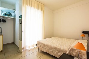 Leilighet – comfort, 1 soverom, aircondition, gårdsplassområde | 1 soverom, sengetøy av topp kvalitet og safe på rommet