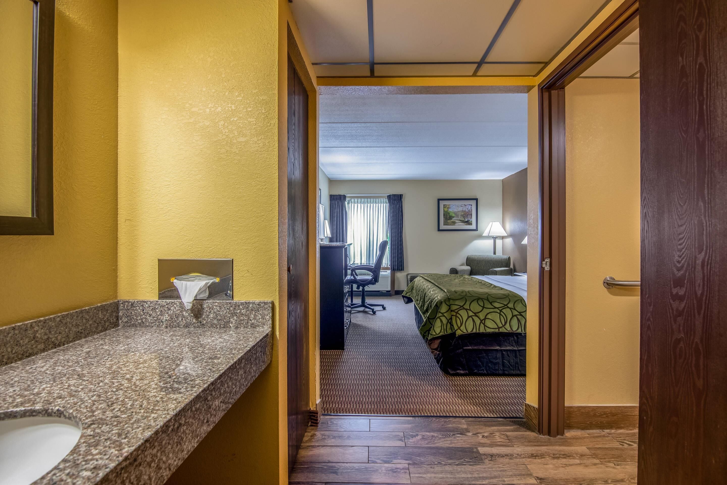 Photo - Quality Inn Tully I-81