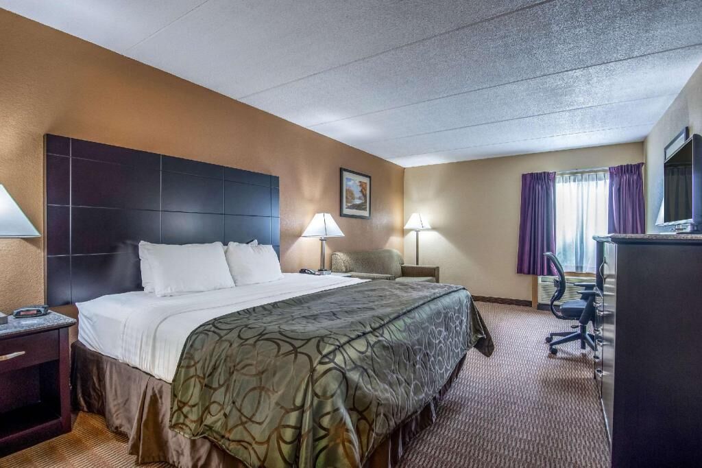 In-room safe, desk, iron/ironing board, cribs/infant beds