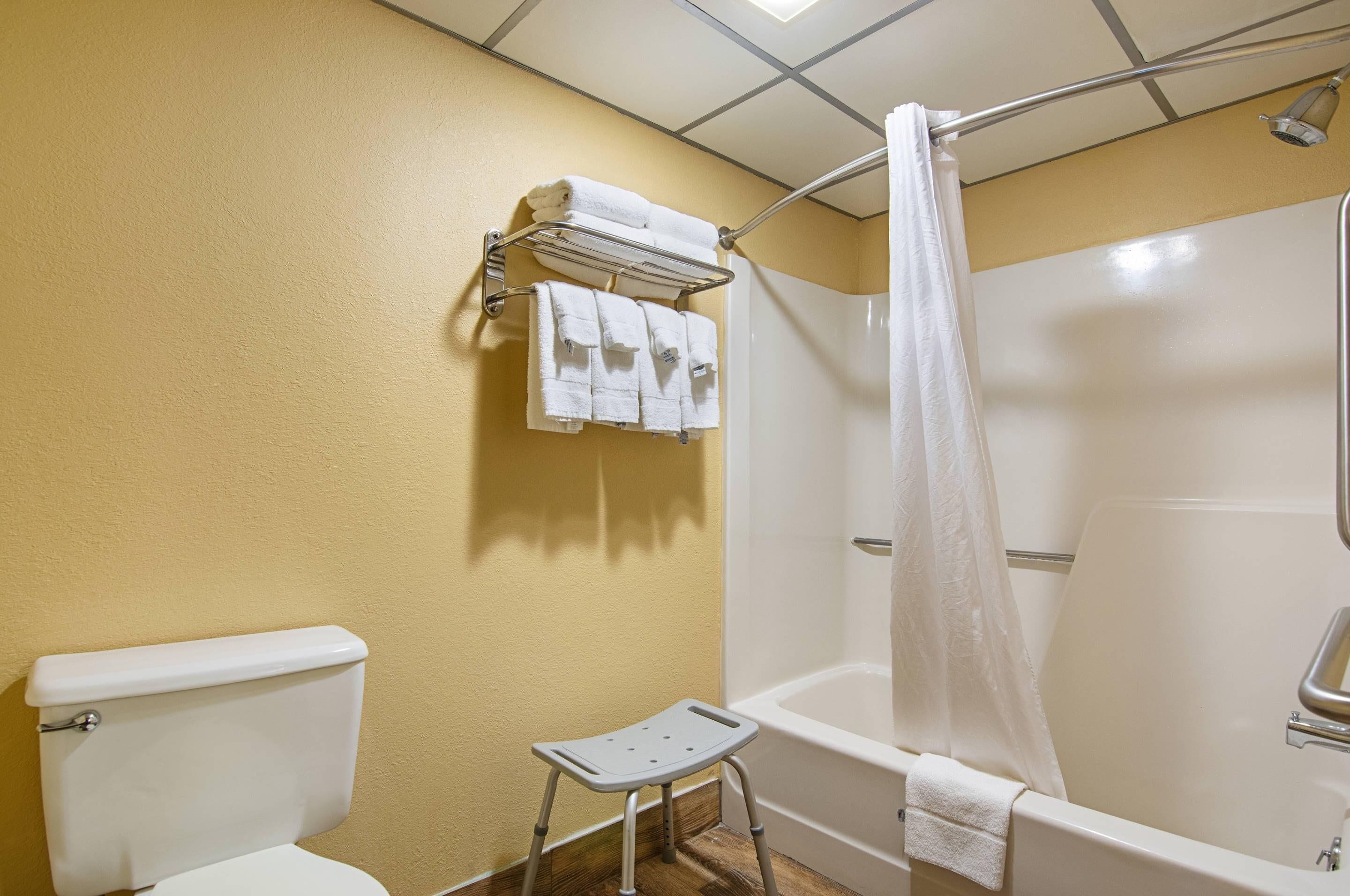 Photo - Quality Inn Tully I-81