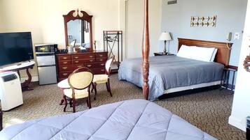 Design Suite, Multiple Beds, Non Smoking, Refrigerator & Microwave | Iron/ironing board, free WiFi, bed sheets