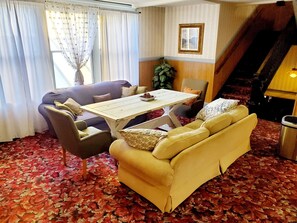 Lounge - Monte Villa Hotel (Monte Vista)