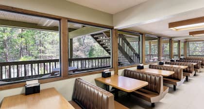 Cedar Grove Lodge