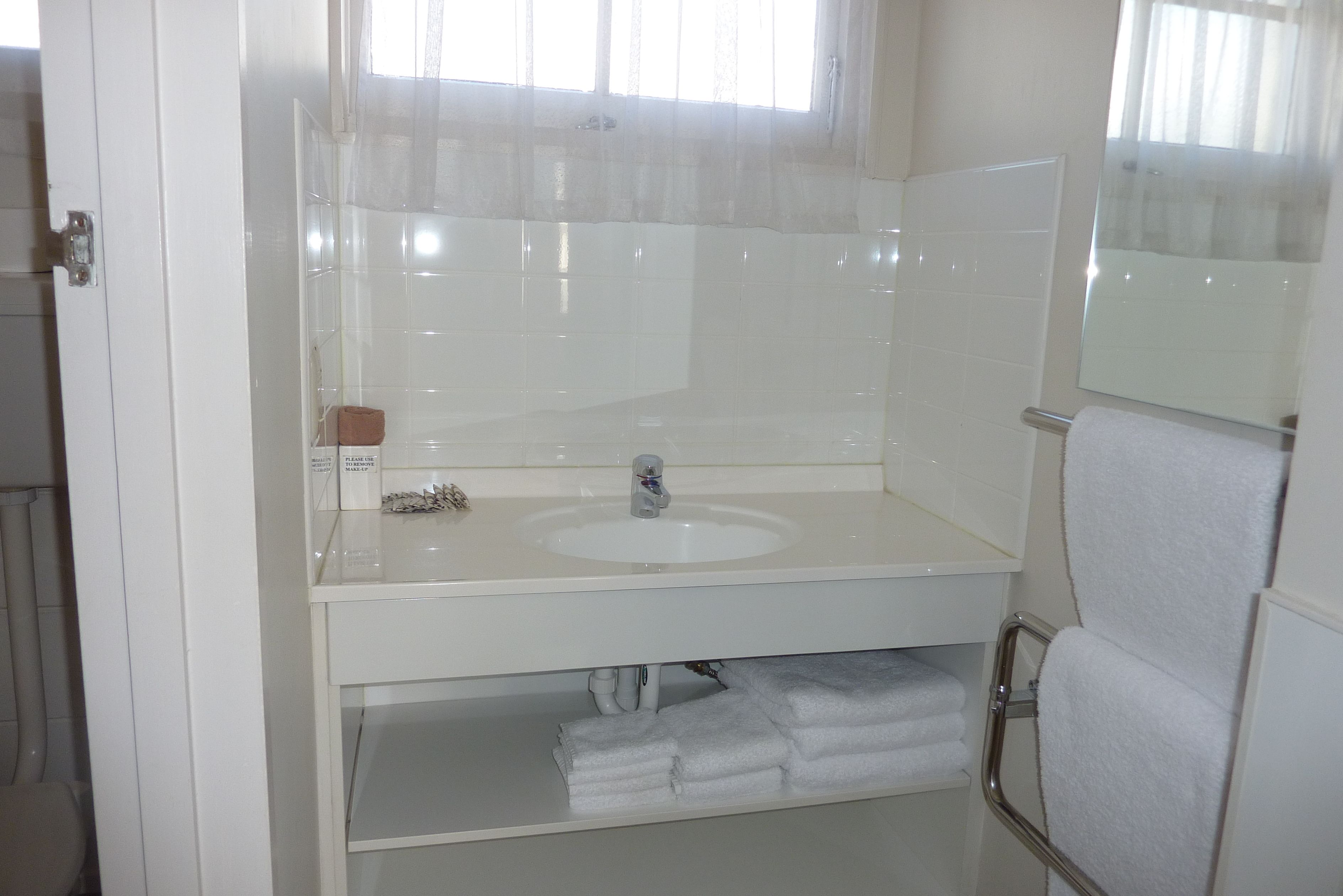 Photo - Colonial Inn Motel